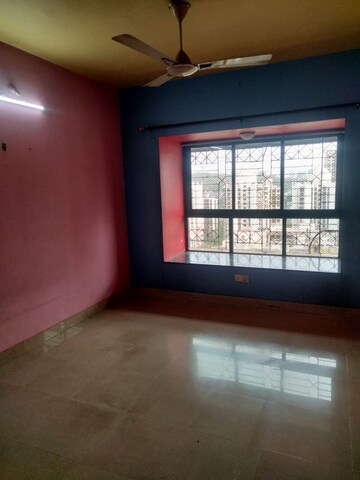 Room in 2 BHK Apartment at Lokhandwala Whispering Palms, Kandivali East – for Rent