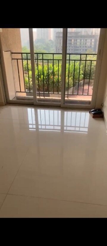 1 BHK Apartment For Rent in Raunak Unnathi Woods, Ghodbunder Road