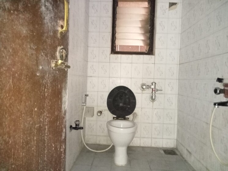 Bathroom, lokhandwala-whispering-palms 3 Bedroom 868 Sq.Ft. Apartment In Kandivali East Mumbai 7936584