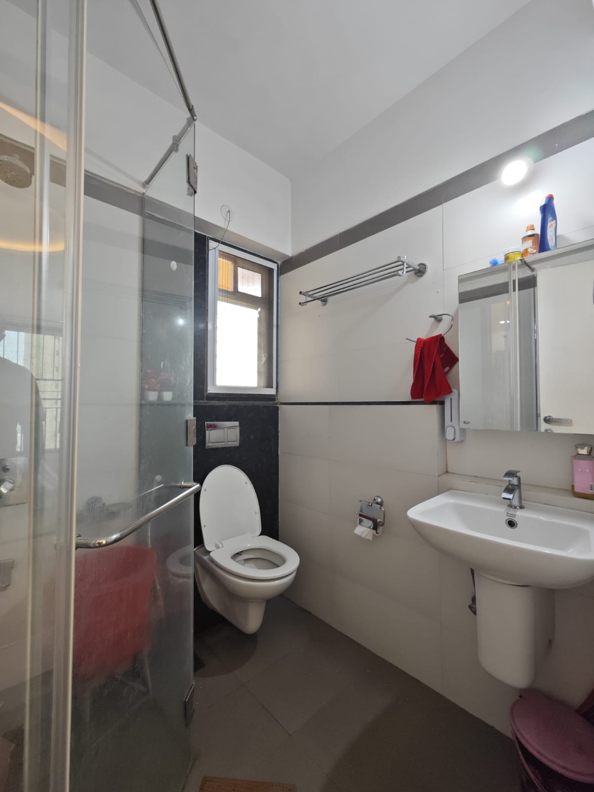 2 BHK + Extra Room Apartment For Sale in Rustomjee Azziano Wing E