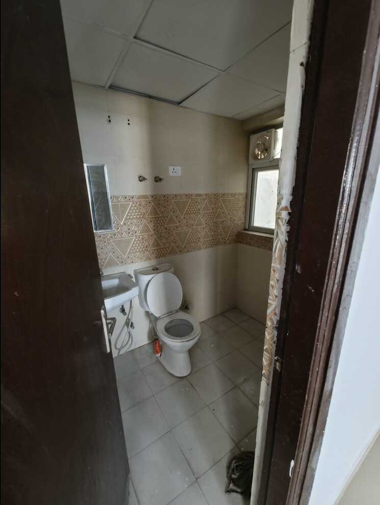 Bathroom, amrapali-centurian-park 3 Bedroom 1400 Sq.Ft. Apartment In Tech Zone 4 Greater Noida Greater Noida 7936627