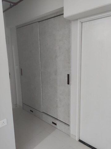 Room in 2 BHK Apartment at Rustomjee Urbania, Majiwada – for Rent