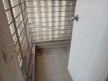 Bathroom in 1 BHK Apartment at Unique Aurum 2, Mira Road – for Rent