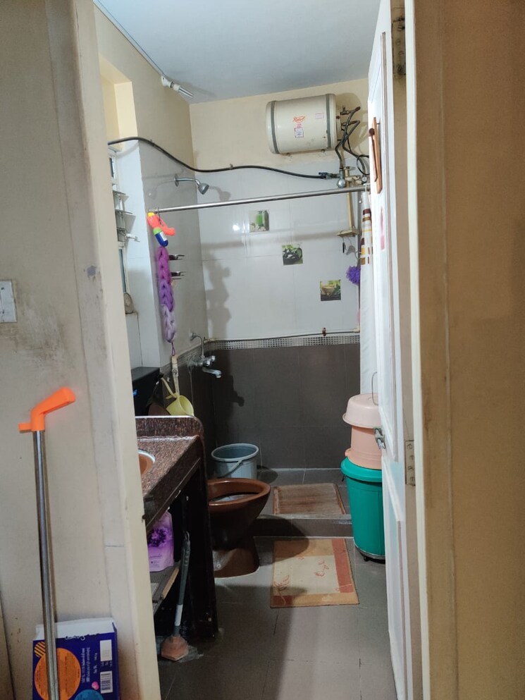 Bathroom, palace-orchard-chs 3 Bedroom 2200 Sq.Ft. Penthouse In Mohammadwadi Pune 7936739