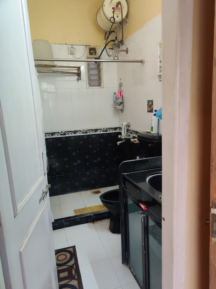 Attached Bathroom, palace-orchard-chs 3 Bedroom 2200 Sq.Ft. Penthouse In Mohammadwadi Pune 7936739