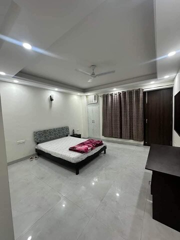 Bedroom in 3 BHK Builder Floor at Sector 9 – for Rent
