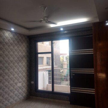 Room in 3 BHK Builder Floor at Sector 45 – for Rent