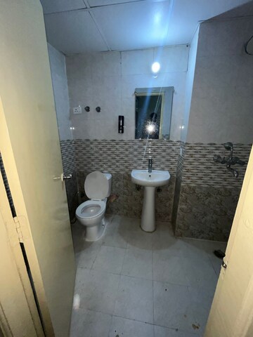 Bathroom in 2.5 BHK Apartment at Hawelia Valenova Park, Tech Zone 4 Greater Noida – for Rent