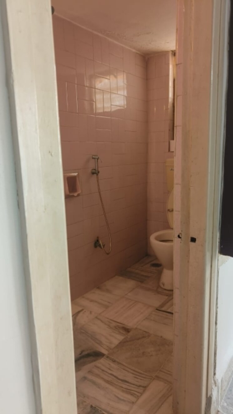 Bathroom, rose-garden-chs-santacruz 2 Bedroom 800 Sq.Ft. Apartment In Santacruz East Mumbai 7936940