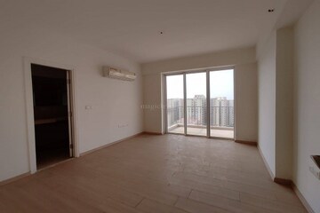 Room in 4 BHK Apartment at DLF New Town Heights I, Sector 90 – for Sale