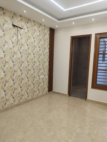 Room in 4 BHK Villa at Silver City Extention, Vip Road – for Rent