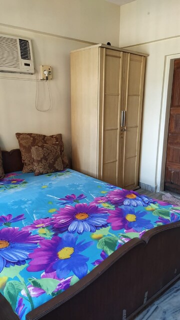 Bedroom in 3 BHK Apartment at Bandra West – for Rent
