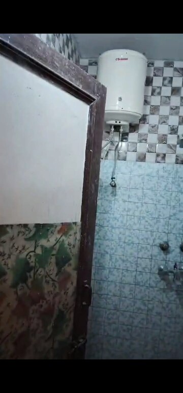 Attached Bathroom in 2 BHK Builder Floor at Lajpat Nagar – for Rent
