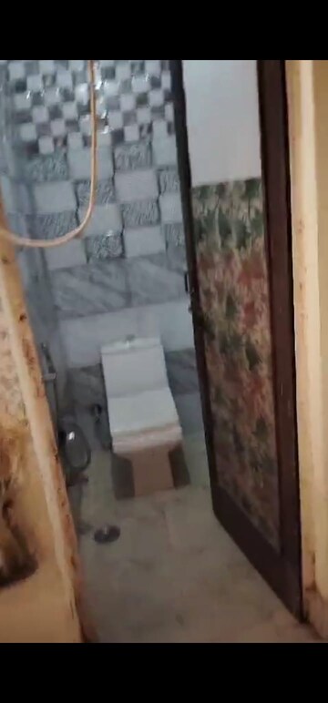 Attached Bathroom in 2 BHK Builder Floor at Lajpat Nagar – for Rent