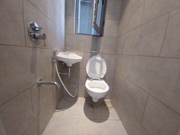 Bathroom in 5 BHK Apartment at Rustomjee Crown, Prabhadevi – for Rent