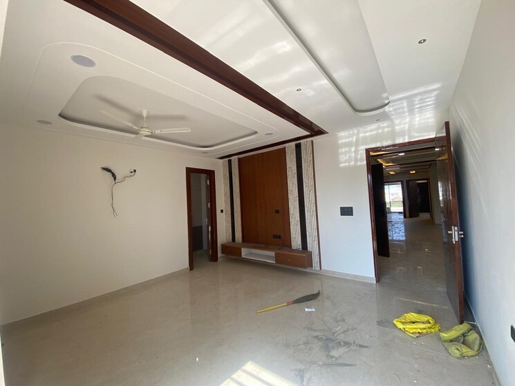 undefined, sector 85 4 Bedroom 350 Sq.Yd. Builder Floor In Sector 85 Faridabad 7937475