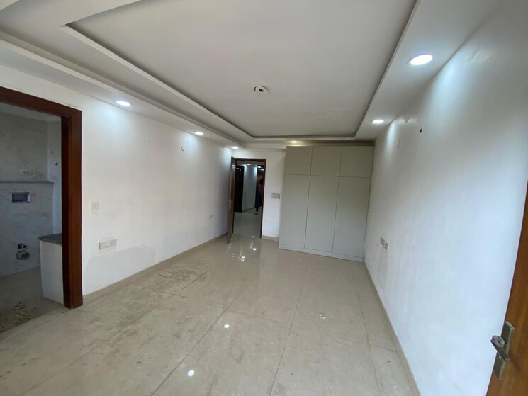 Room, sector 85 4 Bedroom 350 Sq.Yd. Builder Floor In Sector 85 Faridabad 7937475