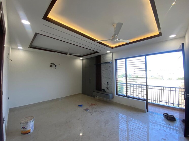 Room, sector 85 4 Bedroom 350 Sq.Yd. Builder Floor In Sector 85 Faridabad 7937475