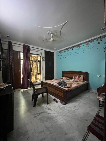 Room in 3 BHK Builder Floor at Sainik Colony – for Sale