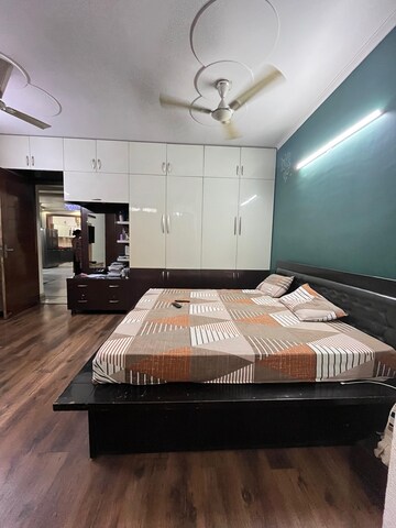 Room in 3 BHK Builder Floor at Sainik Colony – for Sale