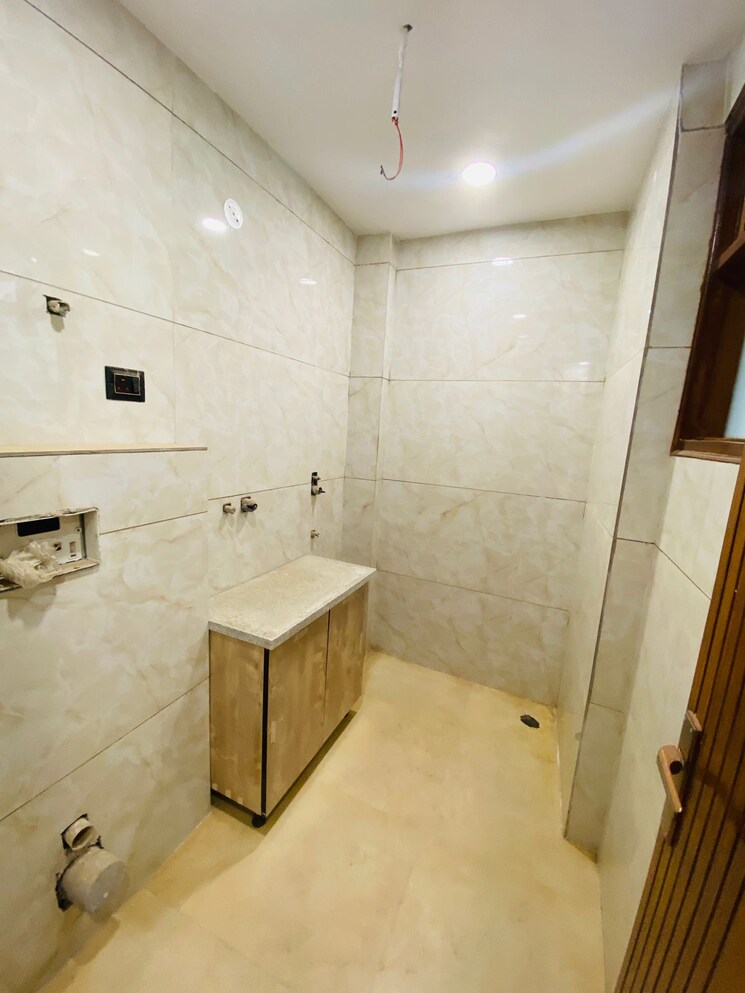Bathroom, fidato-honour-homes 3 Bedroom 168 Sq.Yd. Builder Floor In Sector 89 Faridabad 7937531