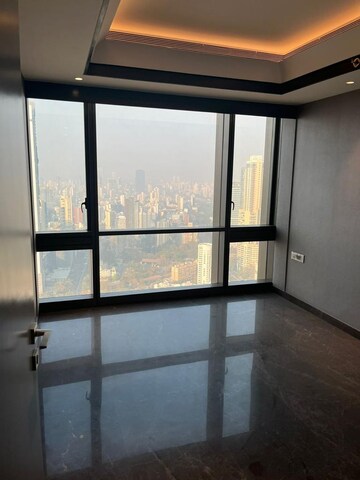 Room in 4 BHK Apartment at Lodha Trump Tower, Worli – for Rent