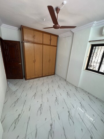 Bedroom in 2 BHK Apartment at Khar West – for Rent