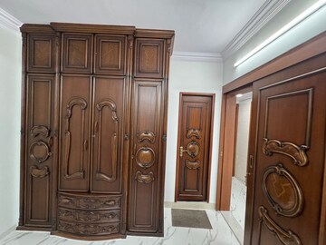 Furnished Amenities in 2 BHK Apartment at Khar West – for Rent