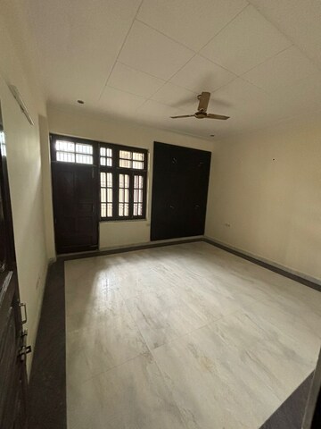 3 BHK Builder Floor For Rent in Sector 105