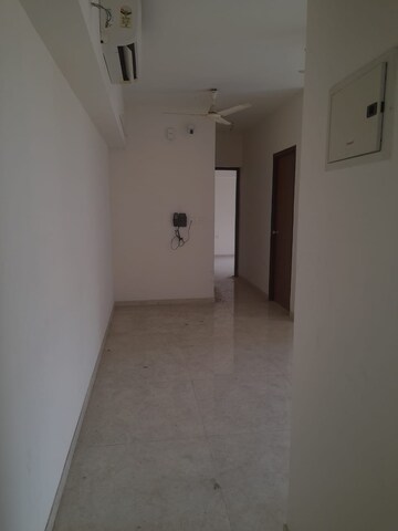 Room in 2 BHK Apartment at Lodha Amara, Kolshet Road – for Sale