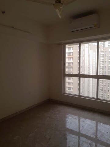 Room in 2 BHK Apartment at Lodha Amara, Kolshet Road – for Sale
