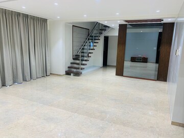 Room in 4 BHK Apartment at Magarpatta City Cosmos, Magarpatta Road – for Rent