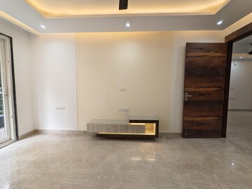 Room in 3 BHK Apartment at Sector 65 – for Rent