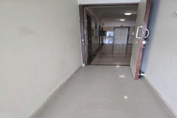 Room in 3 BHK Apartment at Chaitanya Tower, Prabhadevi – for Rent