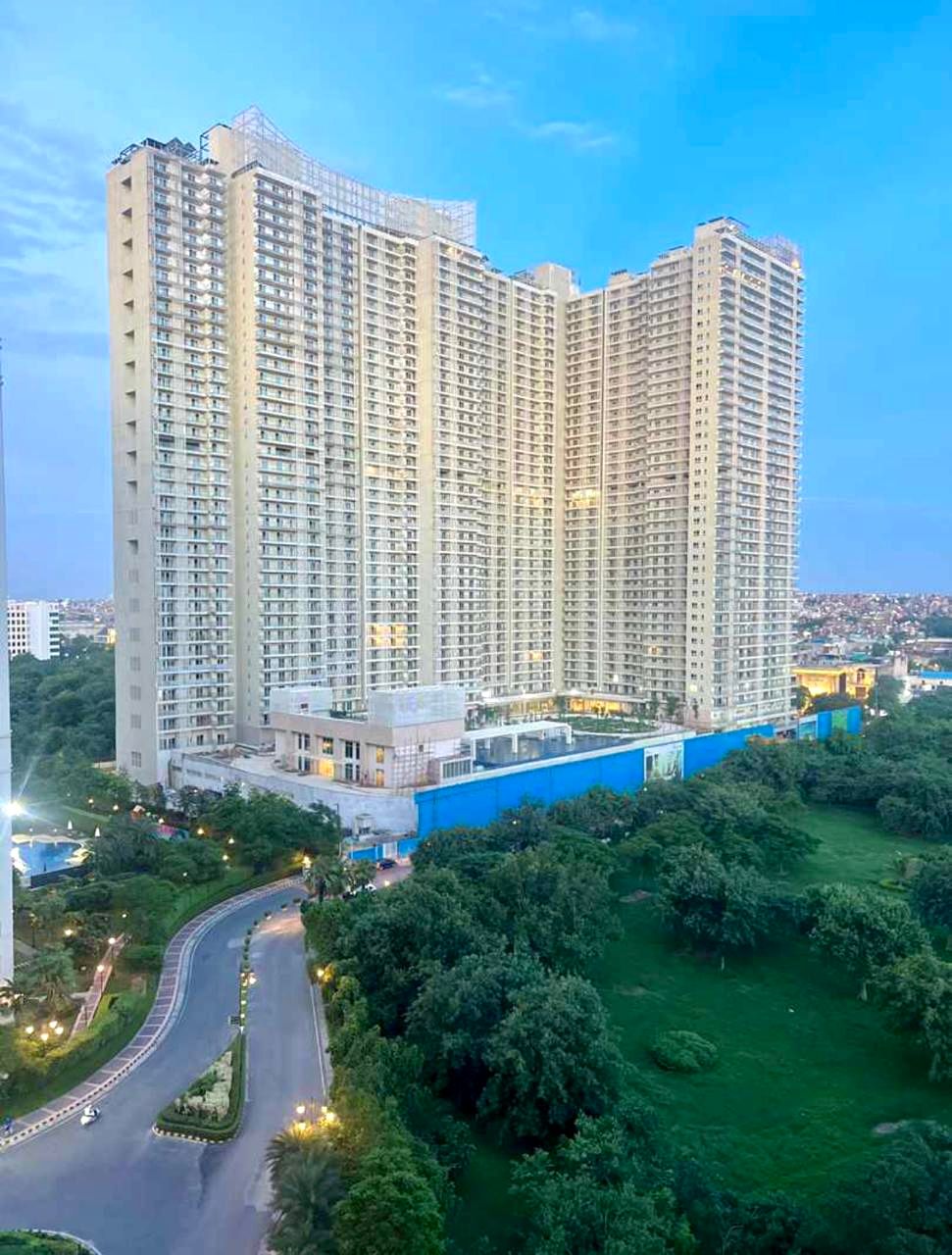 4 BHK + Servant Room 3000 Sq.Ft. Apartment in DLF One Midtown