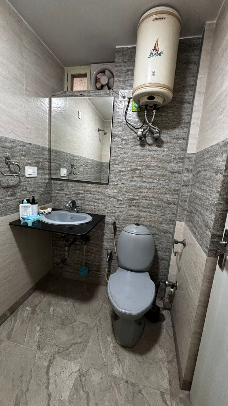 Bathroom, dwarka 3 Bedroom 1800 Sq.Ft. Apartment In Dwarka Delhi 7937957