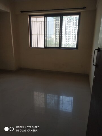 Room in 1 BHK Apartment at Puranik Hometown Phase II, Ghodbunder Road – for Rent