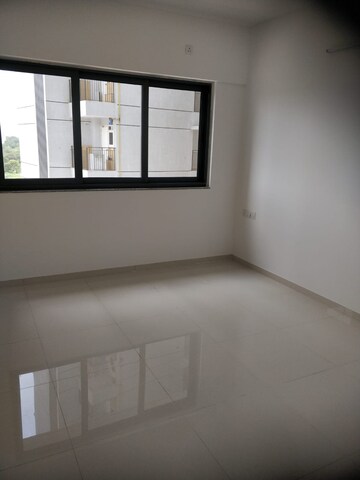 Room in 2 BHK Apartment at Amanora Gold Towers, Hadapsar – for Sale