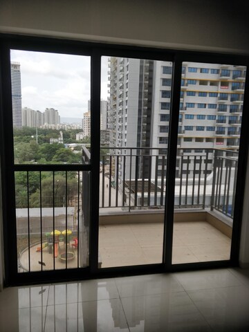 Room in 2 BHK Apartment at Amanora Gold Towers, Hadapsar – for Sale