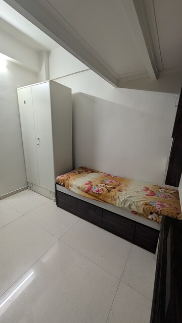 Bedroom in 1 RK Apartment at Bandra West – for Rent