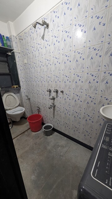 Bathroom in 1 RK Apartment at Bandra West – for Rent