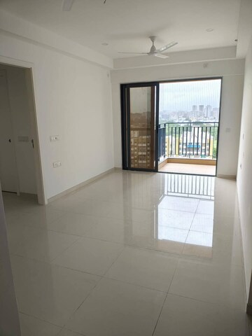 Room in 2 BHK Apartment at Amanora Gold Towers, Hadapsar – for Sale