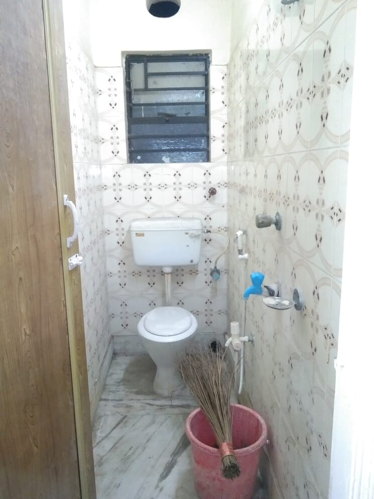Attached Bathroom, diamond park 2 Bedroom 975 Sq.Ft. Builder Floor In Diamond Park Kolkata 7934491