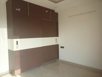 Room in 3 BHK Apartment at Sector 38 – for Rent