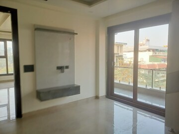 Room in 3 BHK Apartment at Sector 38 – for Rent