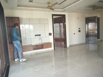Room in 3 BHK Apartment at Sector 38 – for Rent