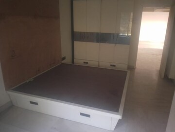 Furnished Amenities in 2 BHK Apartment at Shailesh Apartment, Khar West – for Sale