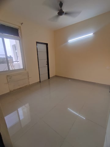 Room in 3 BHK Apartment at NK Sharma Savitry Greens 2, Ghazipur – for Rent