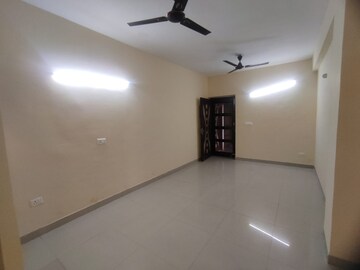 Room in 3 BHK Apartment at NK Sharma Savitry Greens 2, Ghazipur – for Rent