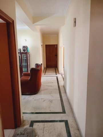 Building Lobby in 3 BHK Apartment at Gracious Tower, Sector 56 – for Rent